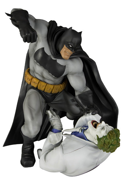 Batman The Dark Knight Returns 12 Inch Statue Figure ArtFX Statue - Batman vs Joker